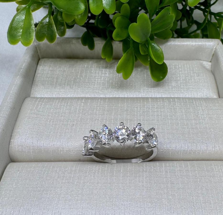 Meia Aliança de Moissanite 2 Garras Prata 925