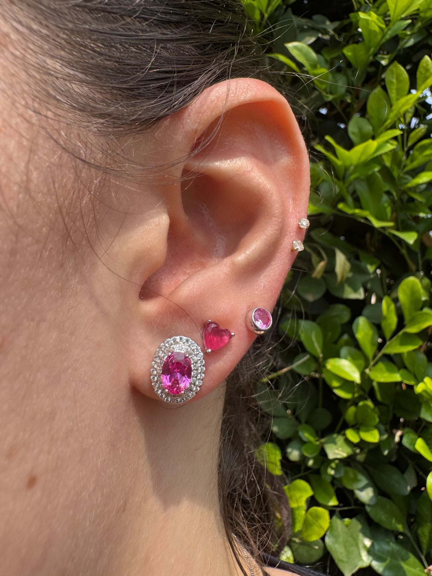 Brinco Oval Bordado Safira Pink Prata