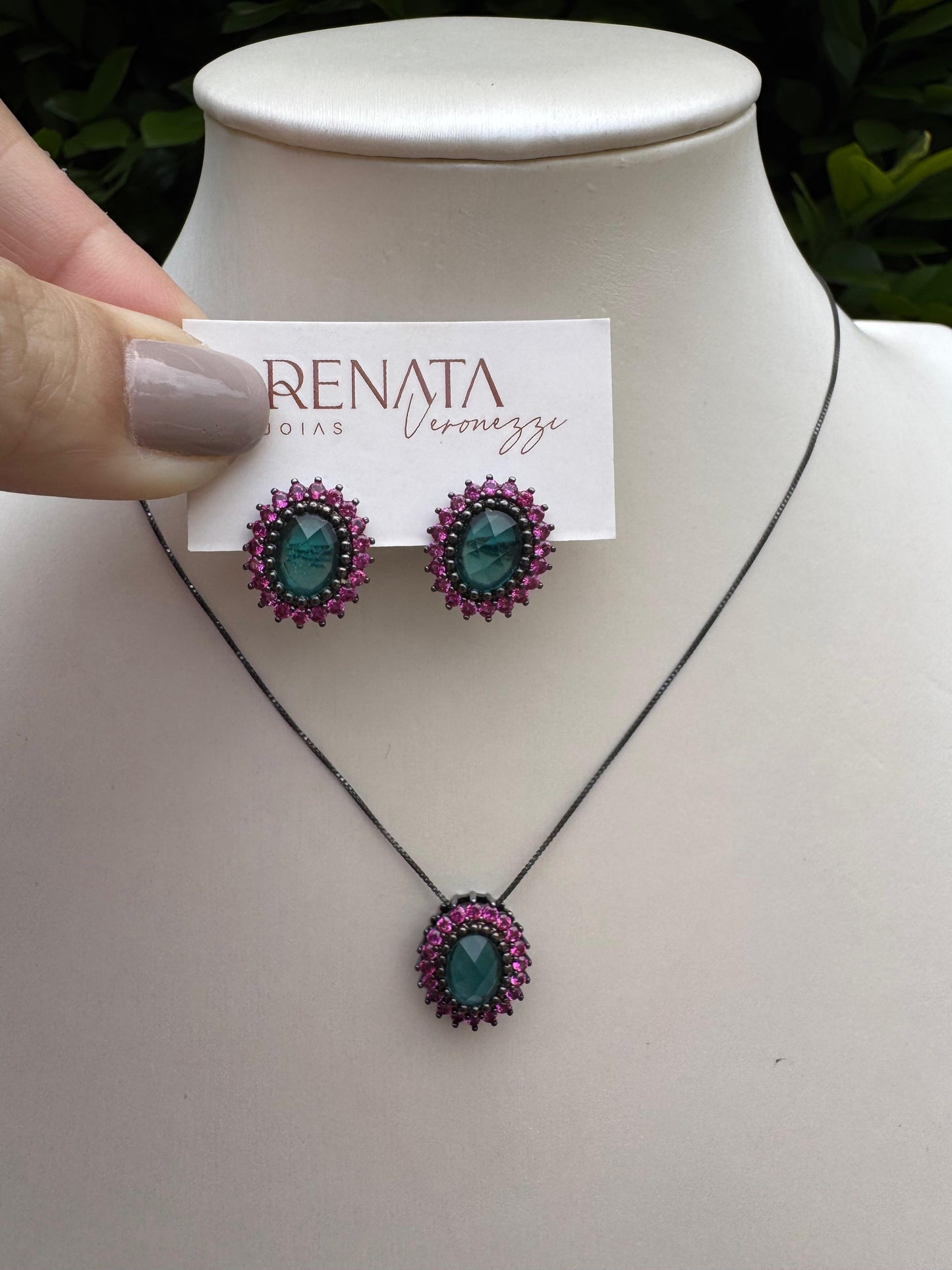 Conjunto De Brinco e Colar Cristal azul Com Zirconais Vermelhas Rhodium Negro Semijoia